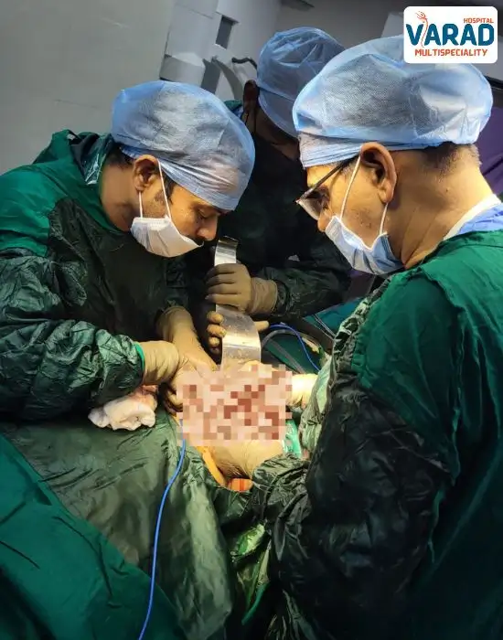 Dr. Vinayak Kshirsagar - Best Gastroenterologist in Pune Performing Intestine Surgery