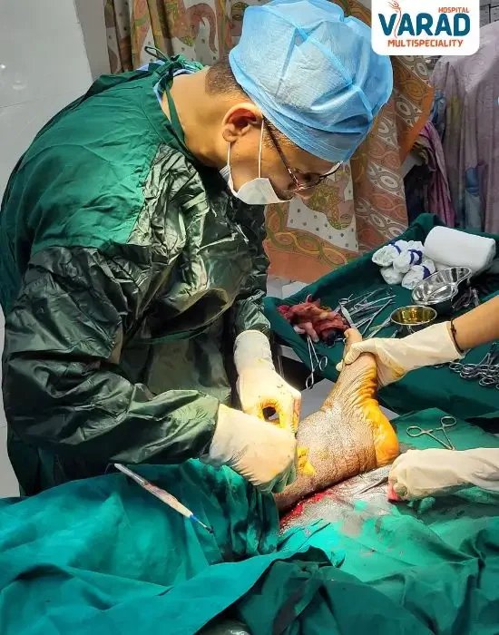 Dr Vinayak Performing Leg Surgery in Pimpri Chinchwad