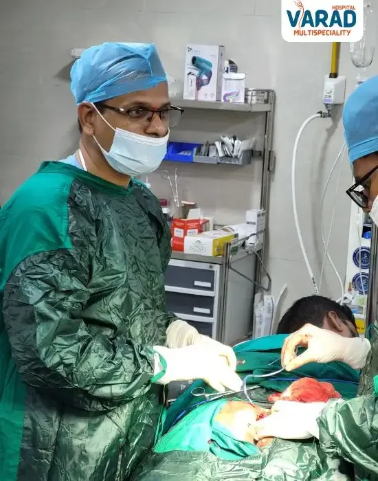 Dr Vinayak performing fissure surgery in Pune